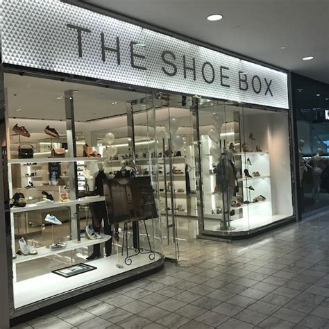 shoe stores in lenox square.